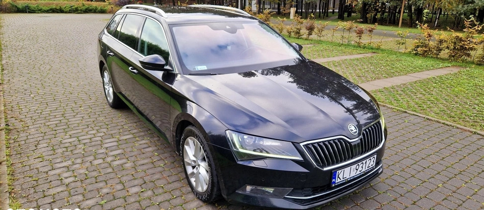 Skoda Superb cena 89800 przebieg: 144000, rok produkcji 2017 z Warszawa małe 742